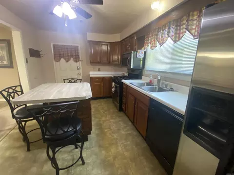 205 W Speedway St, Trumann, AR 72472 photo 9