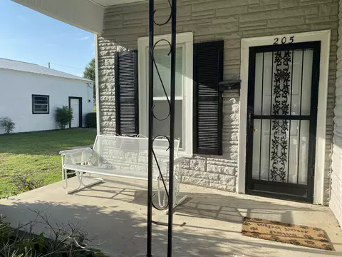205 W Speedway St, Trumann, AR 72472 photo 2