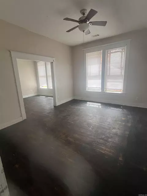 Living - 702 W 20th Ave, Pine Bluff, AR 71601 photo 2 of 3