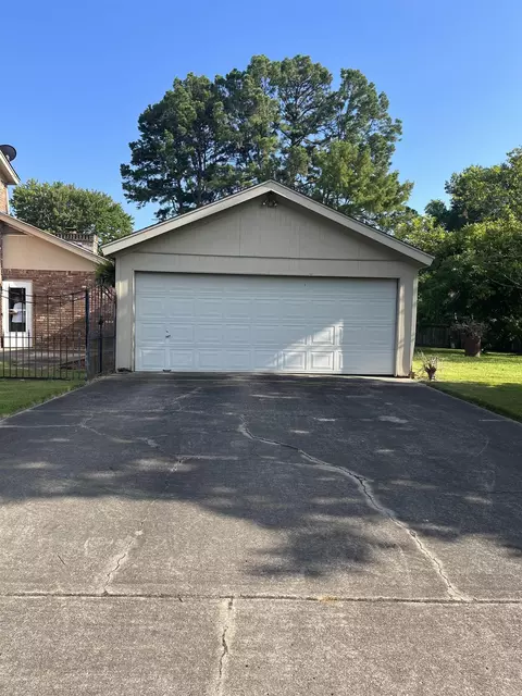 Exterior - 3800 Royal Forrest Dr, Pine Bluff, AR 71603 photo 3 of 5