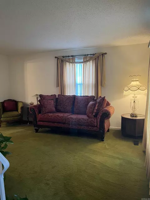Living - 3800 Royal Forrest Dr, Pine Bluff, AR 71603 photo 1 of 2