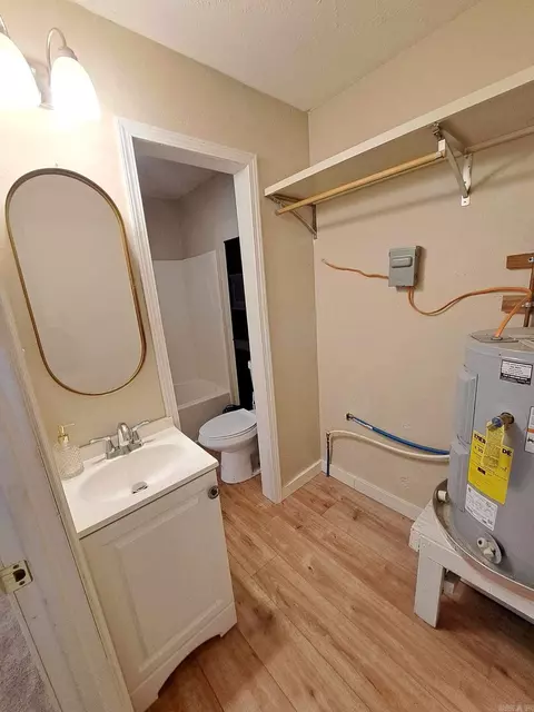 Bath - 1411 Mitchell, Conway, AR 72032 photo 3 of 6