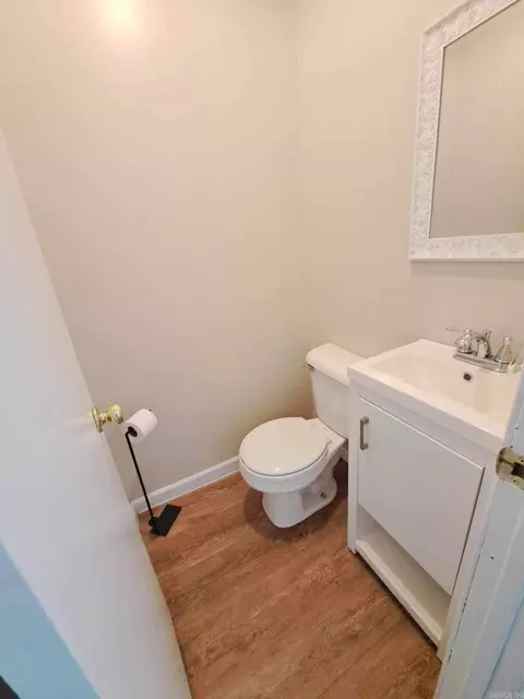Bath - 1411 Mitchell, Conway, AR 72032 photo 2 of 6