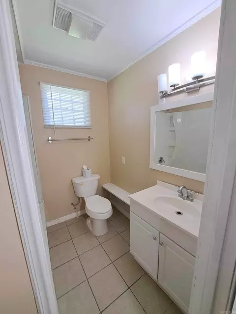 Bath - 1411 Mitchell, Conway, AR 72032 photo 1 of 6