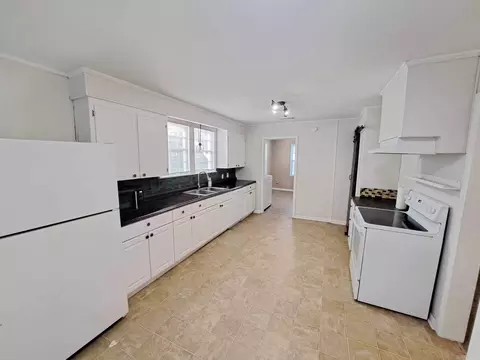 Kitchen - 1411 Mitchell, Conway, AR 72032 photo 4 of 5