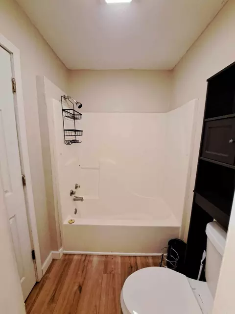 Bath - 1411 Mitchell, Conway, AR 72032 photo 5 of 6
