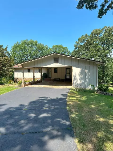 579 Narrows Dr, Greers Ferry, AR 72067
