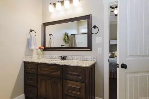Bath - 3165 Haley Ct, Benton, AR 72019 photo 1 of 4