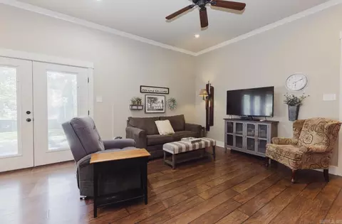 Living - 3165 Haley Ct, Benton, AR 72019 photo 2 of 3