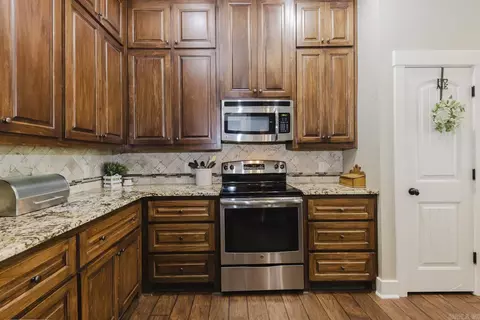 Kitchen - 3165 Haley Ct, Benton, AR 72019 photo 3 of 6