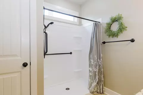 Bath - 3165 Haley Ct, Benton, AR 72019 photo 3 of 4