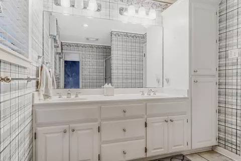 Bath - 61 Lakeview, Conway, AR 72032 photo 2 of 5