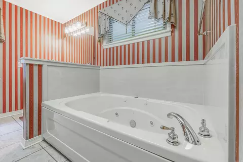 Bath - 61 Lakeview, Conway, AR 72032 photo 5 of 5