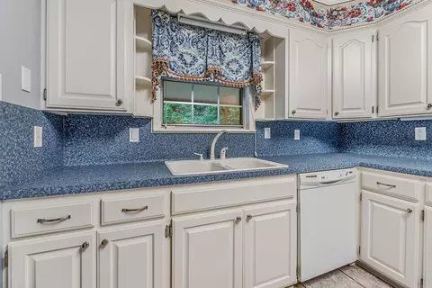 Kitchen - 61 Lakeview, Conway, AR 72032 photo 2 of 4