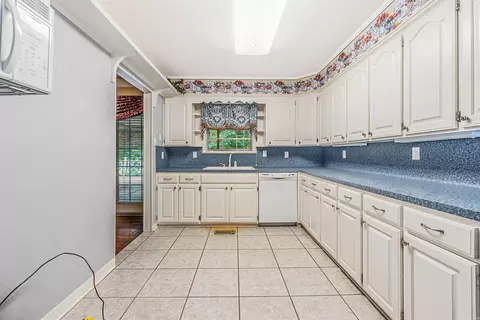 Kitchen - 61 Lakeview, Conway, AR 72032 photo 1 of 4