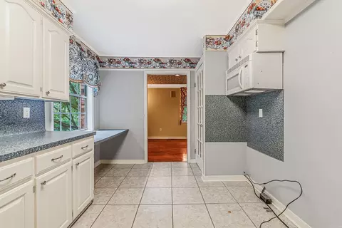 Kitchen - 61 Lakeview, Conway, AR 72032 photo 3 of 4