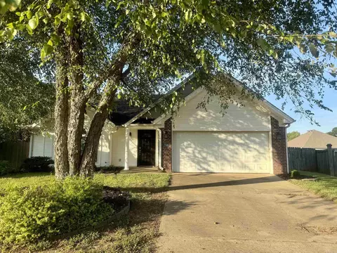 Exterior - 3916 Mockingbird Cv, Benton, AR 72015 photo 2 of 8