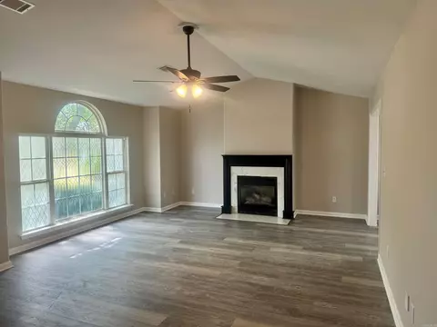 Living - 3916 Mockingbird Cv, Benton, AR 72015 photo 1 of 2