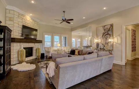 Living - 6582 Westminster, Benton, AR 72019 photo 3 of 5