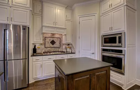 Kitchen - 6582 Westminster, Benton, AR 72019 photo 2 of 6