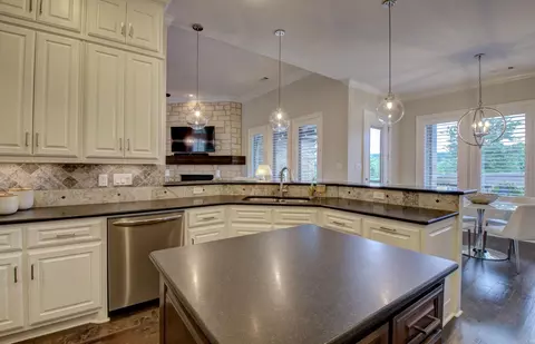Kitchen - 6582 Westminster, Benton, AR 72019 photo 4 of 6