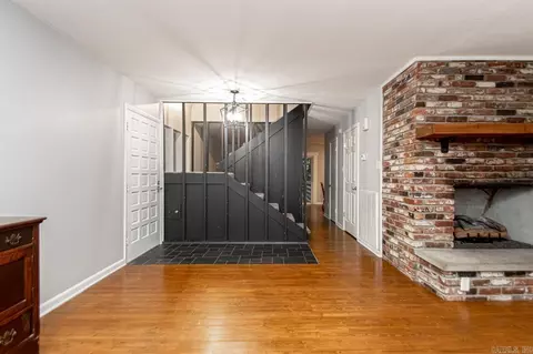 Entry Way - 412 W W Pne, Benton, AR 72015 photo 1 of 4