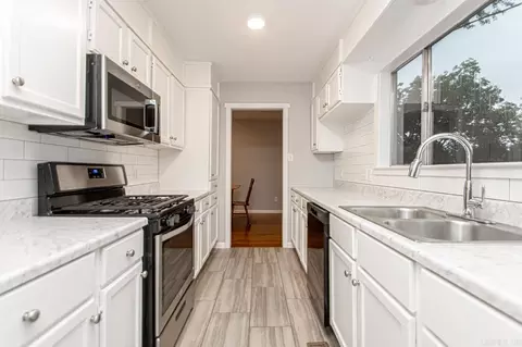 Kitchen - 412 W W Pne, Benton, AR 72015 photo 1 of 3