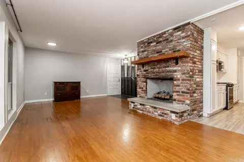 Living - 412 W W Pne, Benton, AR 72015 photo 5 of 7