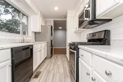 Kitchen - 412 W W Pne, Benton, AR 72015 photo 2 of 3