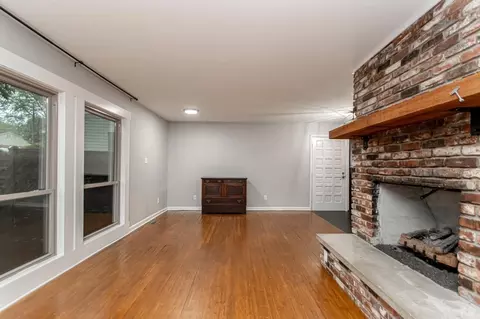 Living - 412 W W Pne, Benton, AR 72015 photo 4 of 7