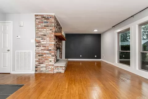 Living - 412 W W Pne, Benton, AR 72015 photo 2 of 7