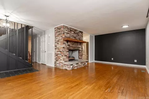 Living - 412 W W Pne, Benton, AR 72015 photo 1 of 7
