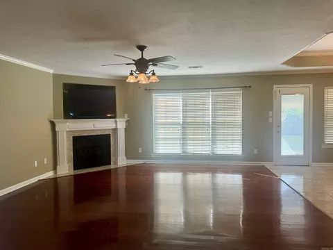 Living - 121 Mildred Ln, Beebe, AR 72012 photo 3 of 6