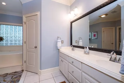 Bath - 1955 Summerbrook Dr, Conway, AR 72034 photo 1 of 6