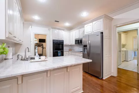Kitchen - 1955 Summerbrook Dr, Conway, AR 72034 photo 2 of 4