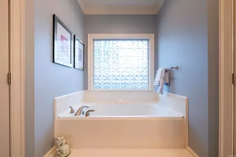 Bath - 1955 Summerbrook Dr, Conway, AR 72034 photo 4 of 6
