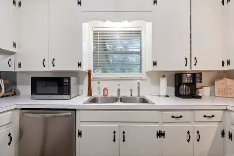 Kitchen - 21 Hummingbird Ln, Conway, AR 72032 photo 2 of 4