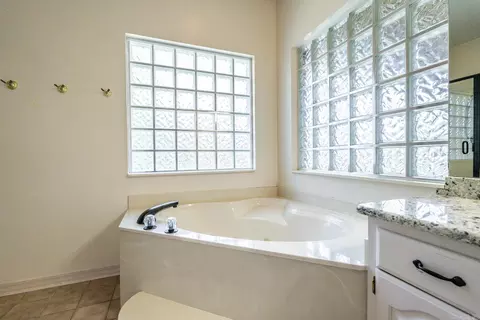 Bath - 1775 Calhoun Dr, Conway, AR 72034 photo 2 of 5