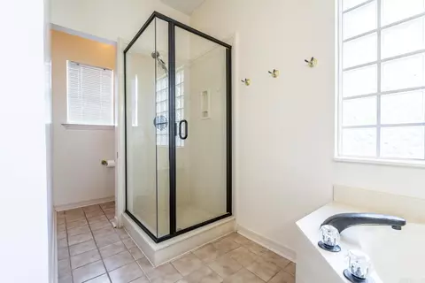 Bath - 1775 Calhoun Dr, Conway, AR 72034 photo 3 of 5