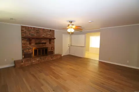 Living - 219 Eagle Dr, Lonoke, AR 72086 photo 1 of 2