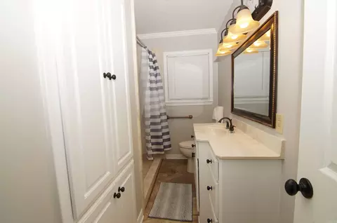 Bath - 219 Eagle Dr, Lonoke, AR 72086 photo 2 of 5