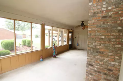 Exterior - 219 Eagle Dr, Lonoke, AR 72086 photo 4 of 13