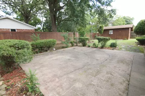 Exterior - 219 Eagle Dr, Lonoke, AR 72086 photo 9 of 13