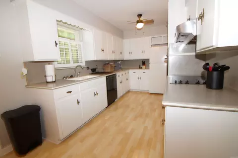 Kitchen - 219 Eagle Dr, Lonoke, AR 72086 photo 8 of 8