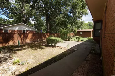 Exterior - 219 Eagle Dr, Lonoke, AR 72086 photo 11 of 13