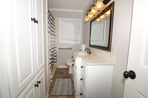 Bath - 219 Eagle Dr, Lonoke, AR 72086 photo 5 of 5