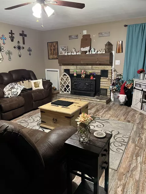 Living - 655 E Wright St, Sulphur Rock, AR 72579 photo 1 of 2