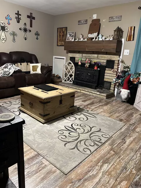 Living - 655 E Wright St, Sulphur Rock, AR 72579 photo 2 of 2