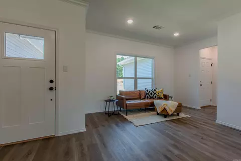 400 Genesis Dr, Benton, AR 72015 photo 2