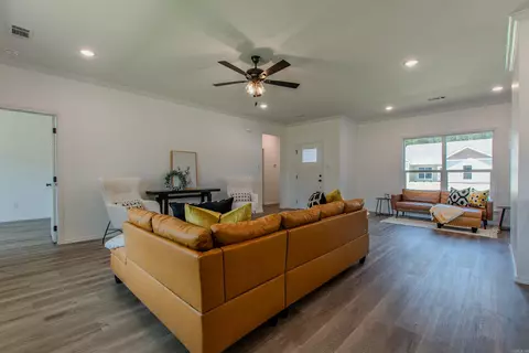 400 Genesis Dr, Benton, AR 72015 photo 11